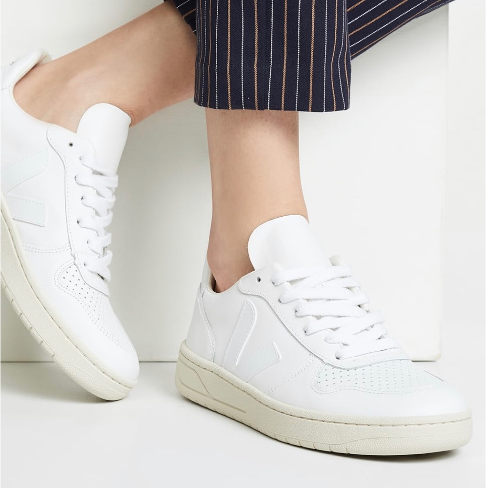 Veja v10 size 40 all white